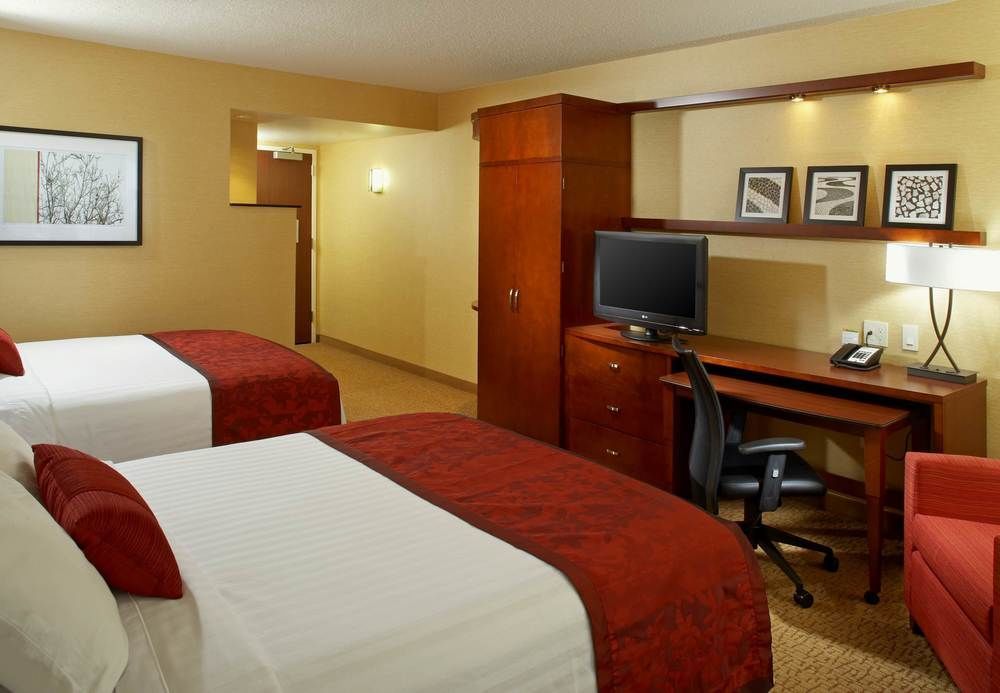 Courtyard By Marriott San Antonio Six Flags At The Rim Hotel Room photo
